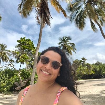 ypadrond's profile picture. En otra vida fui políglota, aeromoza, psicóloga, entre otras tantas cosas; por ahora soy Ing. Industrial.