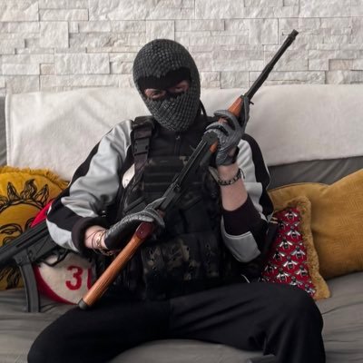 Making things Raw 🥩🧨 Built the biggest social network. Using BTC to fuck up some punk ass elites. If you only have BTC & no bullets are you really a MAXI 💥