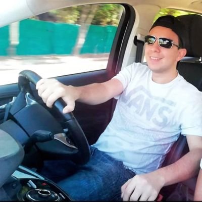 EdgardMena14's profile picture. Yo vivo la vida a 24 fotogramas por segundo a la vez. Por esos 24 fotogramas... soy libre.