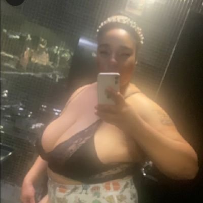 I’m a giggly 🤭. Sweet 🍈🍈 gal . with an adventurous spirit .🥃👑💜♑ #tallbbw #FMTY✈️