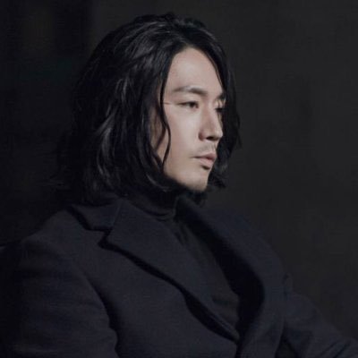 投資歴5年。母子家庭育ち。投資詐欺で破産した母親を救う為、全財産100万円を使い全身全霊掛けて独学トレード。2年でFX、株、仮想通貨それぞれ独自のノウハウ確立し億トレFIRE。今後は得意分野のFX使って人助けしょうかな。本物が教える