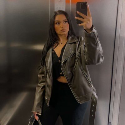 SashaDaniels's profile picture. not your average essex girl