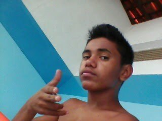 - Irmão da @Irmade_VanessaA . *-* Eu Te amo demais Meeu Negô Mar Lindo ´- Karen'Silva aq.