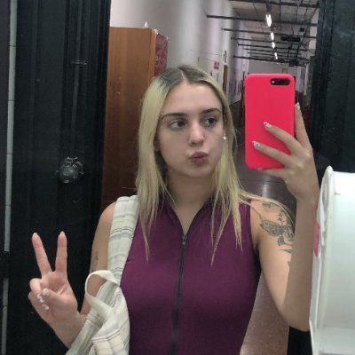 Drama student with no drama, just parties, roommates, and X timelines. 18.