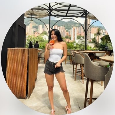 laura79821's profile picture. Abogada, Magister en Derecho Constitucional, Magister en Políticas Públicas, Activista y Feminista