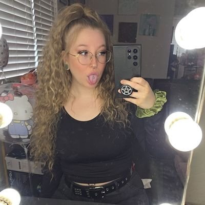 unholysage_'s profile picture. Happily married to @ajaxisplaying 🥰
11/2/13 🖤 11/2/20 💍
Love our fur babie, Bella 🖤
Ask for the O.F 🖤😌
Vestibular migraine girlie 😮‍💨