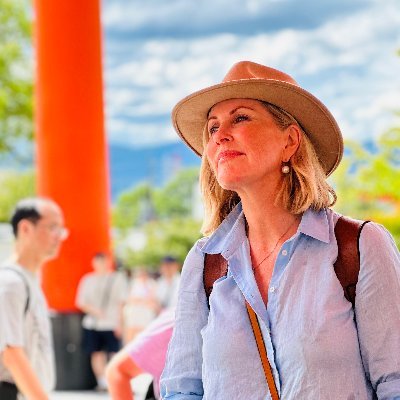 Mother, partner, former journalist, child protection and DFV champion, mindfulness practitioner.