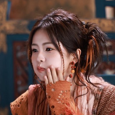 ㅤㅤ┅ ཻ ˗ˋ MUSIC 〯 DRAMAS ⸼ ⤸ ㅤㅤ・┈ ⋆ 숨이 벅차올라도 괜찮아요, ㅤㅤㅤㅤㅤ아무도 그댈 탓하진 않아.。◞I ˎ˗ ㅤㅤㅤㅤㅤ✎ cw: 🇨🇳 moonlight mystique ; 🇰🇷 ; 🇯🇵
