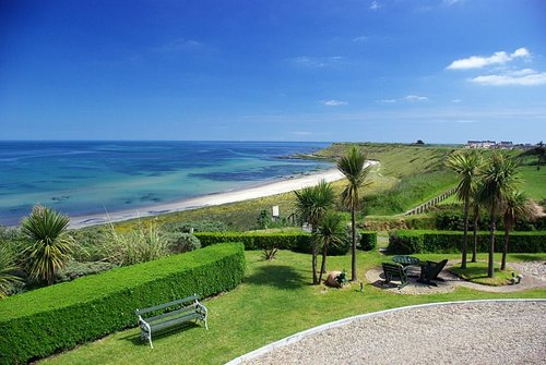 Beautiful Bed & Breakfast in Rosslare Harbour. Fabulous sea views and garden.  Call us 0539133226