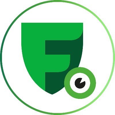 Көліктің қасында писькилерін көрсетеді Анастасия Панинаның бөксесі