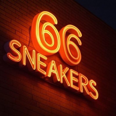 VENTE EN LIGNE DE SNEAKERS👟 MOCASSINS ET PAIRES👞 DE QUALITÉ À BON PRIX. LIVRAISON DANS LA VILLE DE YAOUNDÉ ET EXPÉDITIONS AU 237🇨🇲 ☎️Whatsapp : 691120192