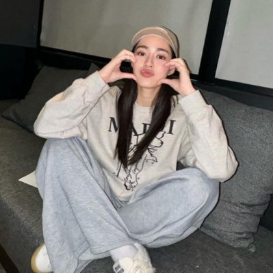 khuncharara's profile picture. 