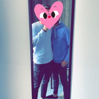Hello si tu veux voir nos photos et vidéos. 12€ voici le liens 🔗 https://t.co/xcVKATKNfM