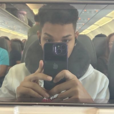 I look in people's windows 📠🪶———————————————————————Não sou obrigado a ser coerente