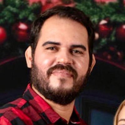 Una persona amante de la arte. Estudiante de Derecho y lo mas importante completamente enamorado de mi hija Isabella Ferreira.