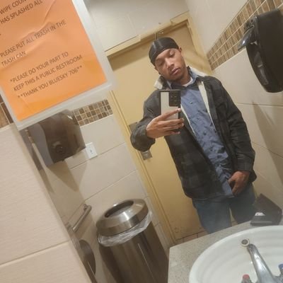 Celtics901's profile picture. . I'm just a gamer and a stoner 😶‍🌫️🤟🏾 #18+ #nsfw #Celtics #ganja #420 #PS5 #XboxSeriesX #901