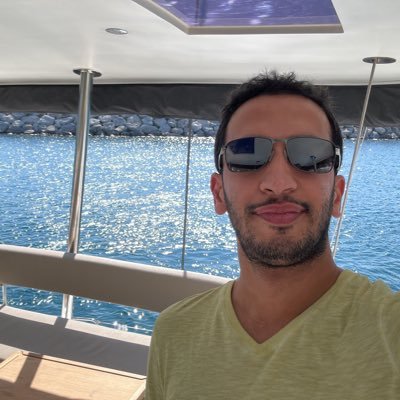 ذو العقل يشقى في النعيم بعقله وأخو الجهالة بالشقاوة ينعم