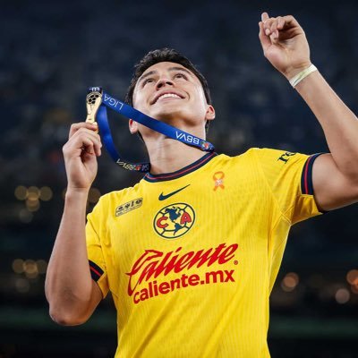 Jugador de @miseleccionmx @clubamerica 🦅🇲🇽 Dios guía mi vida🙏🏼