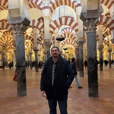 Historiador del Arte. Interpretación del patrimonio.
Sevillano del Aljarafe.
Mis pasiones: Arte, Cultura y Tradiciones. Mi afición: la cerámica.
