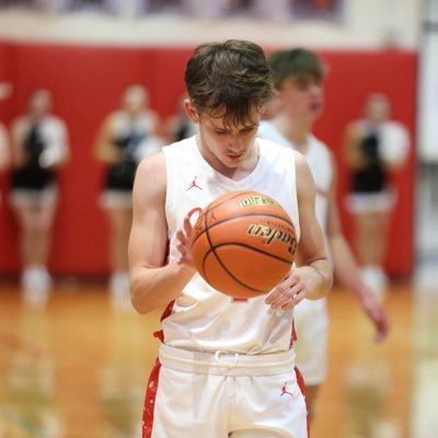 CarsonJurey's profile picture. YUTAN || CLASS OF 2026 || 5’10, 160 || 3.7 GPA || #1 || 🏀 🏈 || WR/S ||