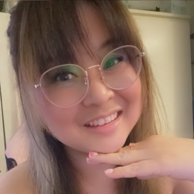 MomoVu1's profile picture. Dessert is life. | | #twitch Streamer | Vtuber (Sometimes) | https://t.co/vzlamD39sa