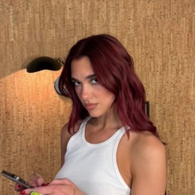 LolaTanguy's profile picture. mini skirt& my gogo boots