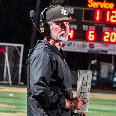 ⚫️Head Football Coach in the making ⚫️Builder of Men ⚫️Faith | Family | Football | Fitness “Believe in the reflection. That’s where greatness begins.”