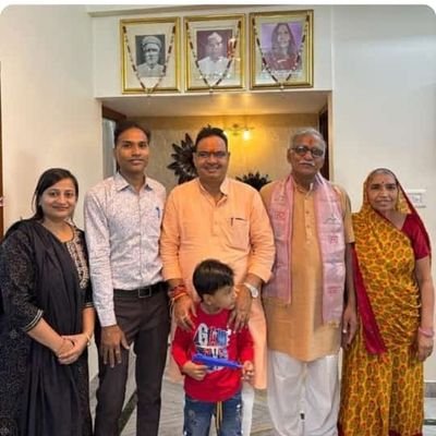 देश मे व्याप्त सभी बुराइयो का मूल भ्रष्टाचार है यदि जन प्रतिनिधी तथा जनसेवक ईमानदार हो तो भारत आज भी पुन: जगत गुरु बन सकता है।
एक ही मंत्र भ्रष्टाचार मिटाओ ॥