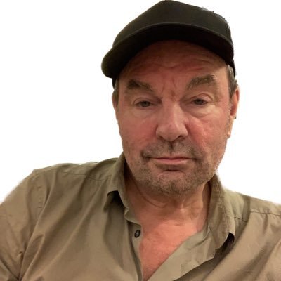 Geboren binnenstad-Amsterdammer. Vooral berichten over stadse taferelen, liefst met een knipoog.