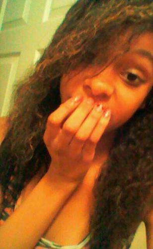 a beautiful girl with a goofy outgoing personality! (: follow me.
