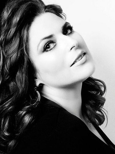 Married,LA girl, once upon a time (pt-actor) Love film,music,animals,psychology,human rights,food. FMS/ Terrible speller.