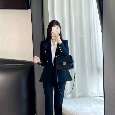 Dream is a woman's super ability, action is the key to realize the dream.
I like to browse the news, like food, travel, sports, reading, I hope you can give me