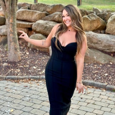 ashtonlauraaa's profile picture. girl, you’re thicker than a bowl of oatmeal