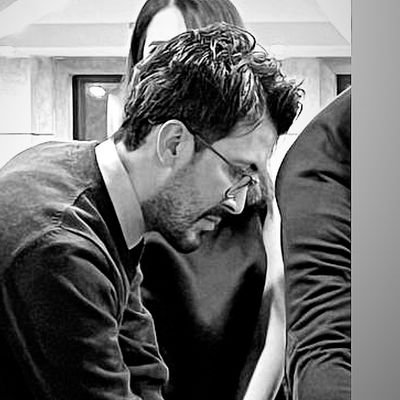 ای آزادی اگر روزی به سرزمین من رسیدی در قالب پیرمردی سیاه پوش با ریش سپید و عبای سیاه و چشمهایی سرد و ترسناک نیا