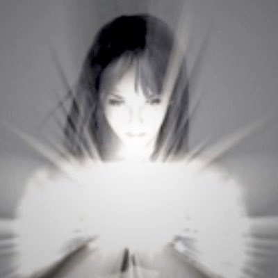 qzlaur's profile picture. 21