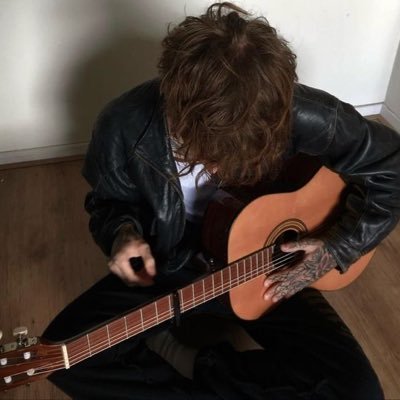 xizz_10's profile picture. .