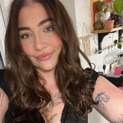 History Teacher 🍎 KS3/4 🌿 Y11 form tutor 🦋 Wellbeing Practitioner 🌈 SCITT mentor ✨ Examiner 📝 Inattentive ADHD 🧠 v.big fan of dogs 🐶 #talktomeMH