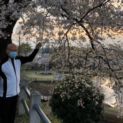 karino0328's profile picture. わたしは69歳で既婚者です 長い道を歩いてきました。でも 日本は大東亜戦争で負けて、変な国になりました。戦後13年頃 ポリオにかかり、びっこになりいじめられてきました。両親は身体障害のてつづきもしませんでした。かたわがはずかしかったのでしょう そしてストレスから全身の毛が抜け落ちて女性よりすべ肌になり、ツルツルです