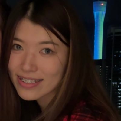 farrahwu52's profile picture. 