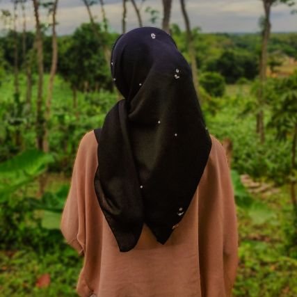 ZakeyyahAlmes's profile picture. semoga berkah dan rahmatNya selalu meluber ten kulo panjenengan semua. Aamiin..