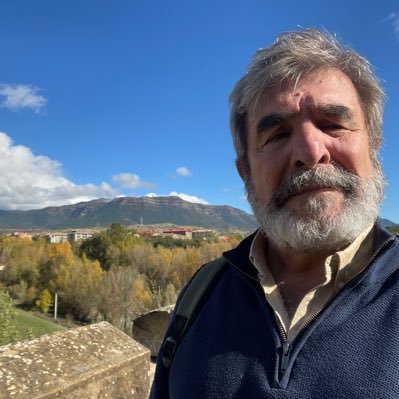 El sectarismo es que otros piensen y decidan por ti. Si quieres ser libre tienes que pensar por ti mismo. Te equivoques las veces que te equivoques.