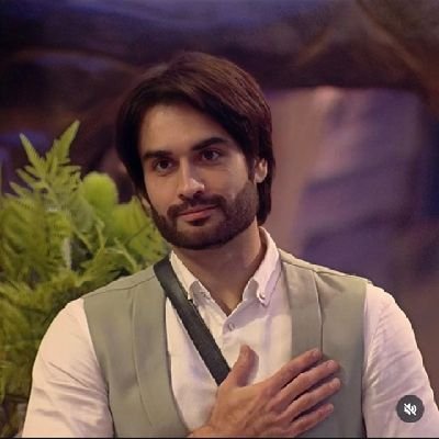 mun_tasin's profile picture. Self-centered