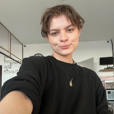 MeridianLuna's profile picture. Writer ♡  For Narnia!