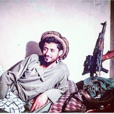 با هر کمالت اندکی ديوانگی خوش است
گيرم که عقل کل شدهای بیجنون مباش
بیدل