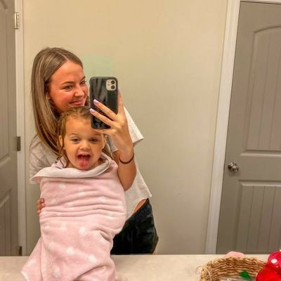 YooBro1156918's profile picture. my name is Elizabeth Lina I'm a single mother actually looking for somebody that I will settle down with and I have one child a girl 😘😍