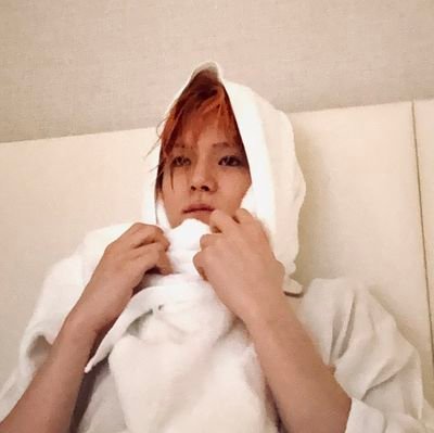 kobegyudal's profile picture. tr10 always.