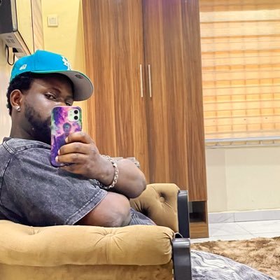 Ehwhine's profile picture. “DE OMNIBUS DUBITANDUM.”