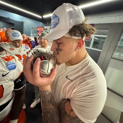 Offensive Linemen @clemsonfb VA LLD🕊LLA🕊 James W. Robinson Football and Basketball Alum 2021/// Adidas All-American @dennysdiner #AllPancakerTeam