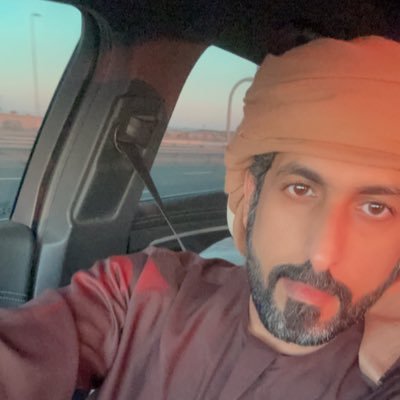 كن مثل الحياة : رافق الجميع ولا تتمسك بأحد .