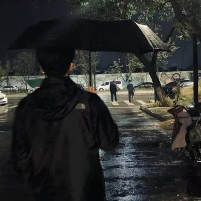 lhb124536's profile picture. 